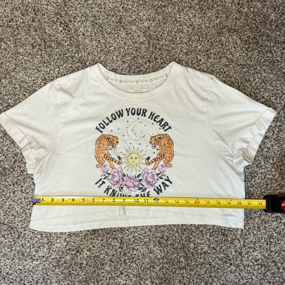 Recycled Thready Boxy Graphic Crop Top with Tiger Design size Large - Picture 4 of 5